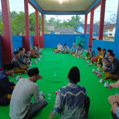 Pemdes Ciapus Berikan Santunan kepada Anak Yatim dan Kaum Dhuafa