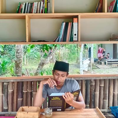 Refleksi Sunyi di Hari Buku Nasional