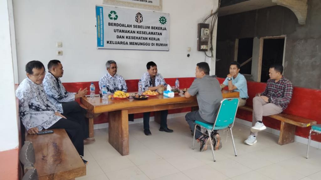 Peduli Pendidikan dan Lingkungan PT SBJ dan PGRI Cibeber Sepakat Jalin Kerja Sama